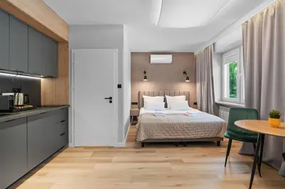 Łóżko lub łóżka w pokoju w obiekcie Apartamenty Modra Warszawa