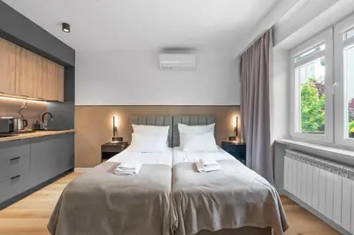 Łóżko lub łóżka w pokoju w obiekcie Apartamenty Modra Warszawa