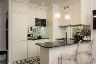 Kuchnia lub aneks kuchenny w obiekcie Bright Crystal Premium Apartment by BookingHost