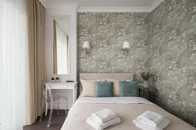 Łóżko lub łóżka w pokoju w obiekcie Bright Crystal Premium Apartment by BookingHost