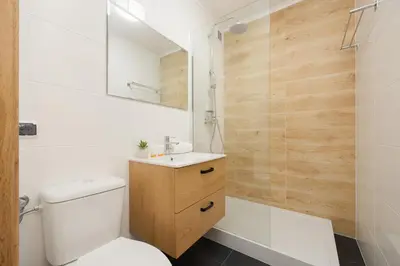 Łazienka w obiekcie Bright Studio for 4 People in Warsaw by Noclegi Renters