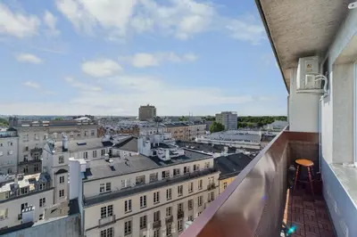 Balkon lub taras w obiekcie MokoApart Warszawa Centrum