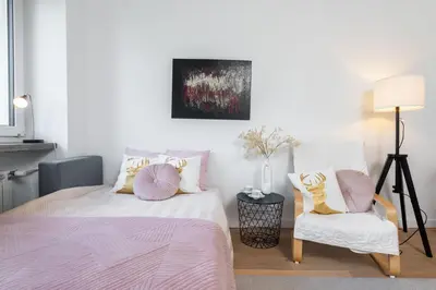 Łóżko lub łóżka w pokoju w obiekcie Chopin Apartment Lazienki Park