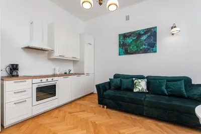 Kuchnia lub aneks kuchenny w obiekcie Nowy Świat 28 by Homeprime