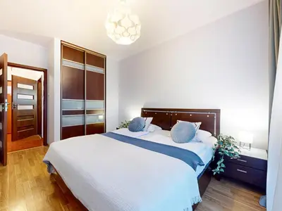 Łóżko lub łóżka w pokoju w obiekcie Pineapple Apartment Ochota 3 Rooms, AC, Parking