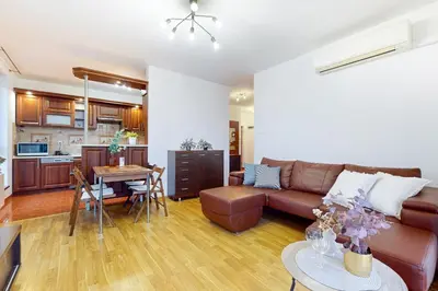 Kuchnia lub aneks kuchenny w obiekcie Pineapple Apartment Ochota 3 Rooms, AC, Parking