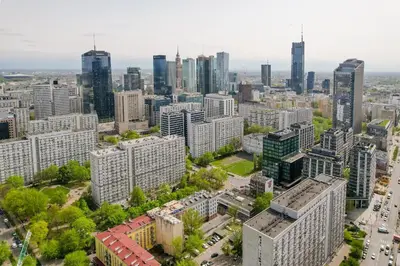 Widok na miasto Warszawa z tego apartamentu