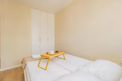 Łóżko lub łóżka w pokoju w obiekcie ShortStayPoland Żelazna B162