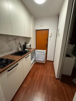 Kuchnia lub aneks kuchenny w obiekcie Wola Oasis - Cosy Apartment Near Metro Station