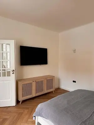Telewizja i/lub zestaw kina domowego w obiekcie Apartament przy Łazienkach Królewskich