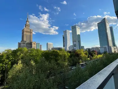 Widok na miasto Warszawa z tego apartamentu