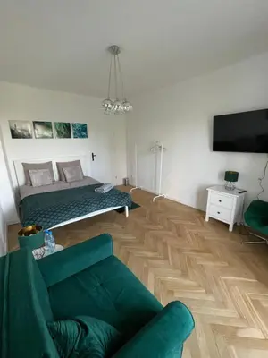 Telewizja i/lub zestaw kina domowego w obiekcie Apartament Metro Swiętokrzyska Pokoje Rooms
