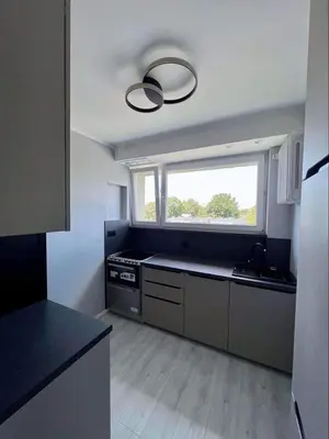 Kuchnia lub aneks kuchenny w obiekcie Sunny 3-room Appartement, Near National Stadium