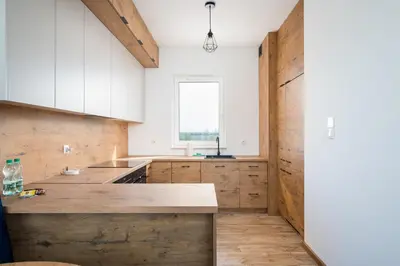 Kuchnia lub aneks kuchenny w obiekcie Ursus Cosy Apartments by BookingHost