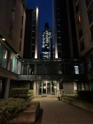 Budynek, w którym mieści się apartament