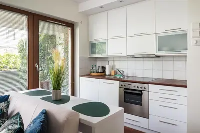 Kuchnia lub aneks kuchenny w obiekcie Las Kabacki Comfy Apartment by BookingHost