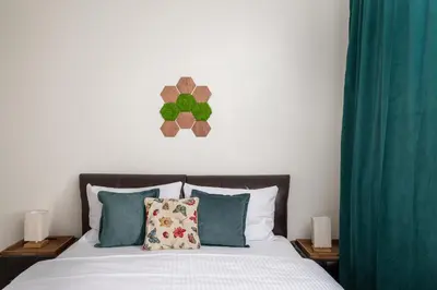 Łóżko lub łóżka w pokoju w obiekcie Las Kabacki Comfy Apartment by BookingHost