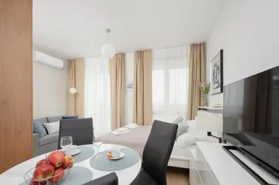Telewizja i/lub zestaw kina domowego w obiekcie Sarmacka 27 studio 3-close to Medicover and Paley