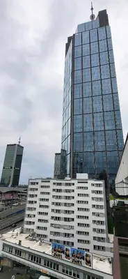 Budynek, w którym mieści się apartament