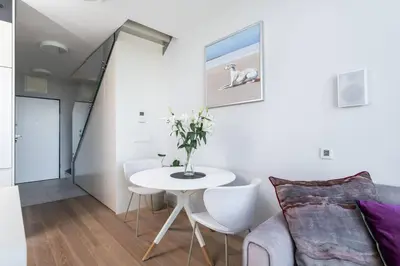 Część wypoczynkowa w obiekcie Purple Haze Woronicza Premium Loft Apartment