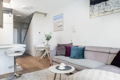 Część wypoczynkowa w obiekcie Purple Haze Woronicza Premium Loft Apartment
