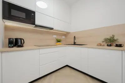 Kuchnia lub aneks kuchenny w obiekcie Przytulny Apartament z Parkingiem i Tarasem w Warszawie by Noclegi Renters