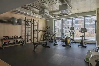 Centrum fitness w obiekcie Luxurious Apartments in Warsaw with Sauna and Gym by Renters Prestige