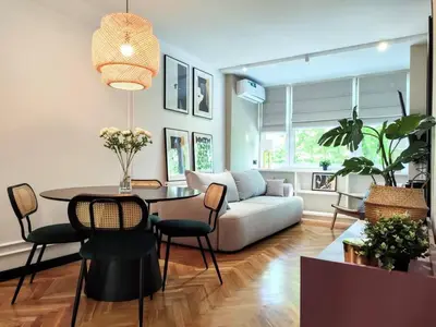 Część wypoczynkowa w obiekcie No. 8 / Nr 8 by Cooee Apartments