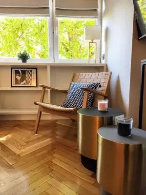 Część wypoczynkowa w obiekcie No. 8 / Nr 8 by Cooee Apartments