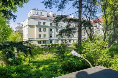 Ogród w obiekcie Bałuckiego Modern & Cozy Apartment Stary Mokotów Warsaw by Noclegi Renters