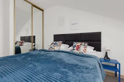 Łóżko lub łóżka w pokoju w obiekcie Family Apartment in Warsaw with 3 Bedrooms & AC near Metro Stokłosy by Noclegi Renters