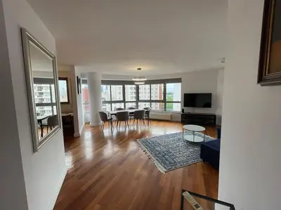 Telewizja i/lub zestaw kina domowego w obiekcie Arkadia The View Luxury Prime Apartment