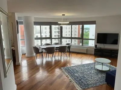 Telewizja i/lub zestaw kina domowego w obiekcie Arkadia The View Luxury Prime Apartment