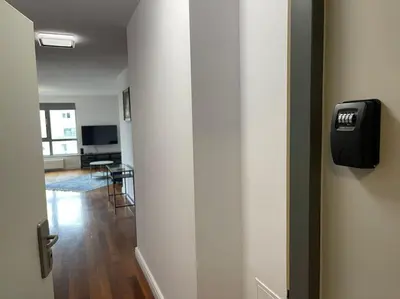 Telewizja i/lub zestaw kina domowego w obiekcie Arkadia The View Luxury Prime Apartment