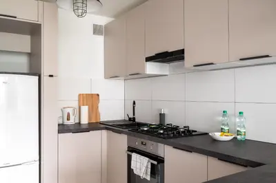 Kuchnia lub aneks kuchenny w obiekcie Park Mirowski Homely Apartment by BookingHost