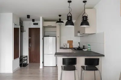 Kuchnia lub aneks kuchenny w obiekcie Park Mirowski Homely Apartment by BookingHost