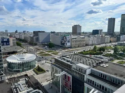 Widok na miasto Warszawa z tego apartamentu
