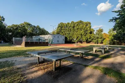 Tenis stołowy w obiekcie Peach Apartment Mokotow lub pobliżu