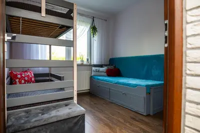 Łóżko lub łóżka w pokoju w obiekcie Rodzinny relaks z ogrodem i garażem