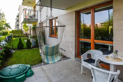 Balkon lub taras w obiekcie Rodzinny relaks z ogrodem i garażem