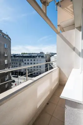 Balkon lub taras w obiekcie Plac Konstytucji Homely Studio by BookingHost