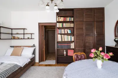 Łóżko lub łóżka w pokoju w obiekcie Plac Konstytucji Homely Studio by BookingHost