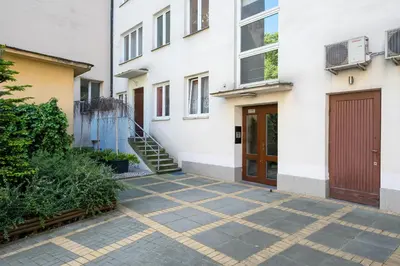 Budynek, w którym mieści się apartament