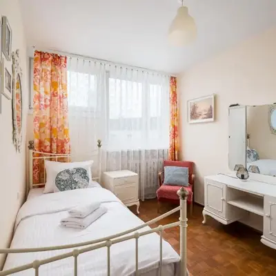 Old Town 3-Bedroom Apartment by BookingHost