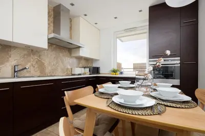 Kuchnia lub aneks kuchenny w obiekcie Luxury Three Bedroom Apartment with Parking & Balcony in Mokotów by Renters Prestige