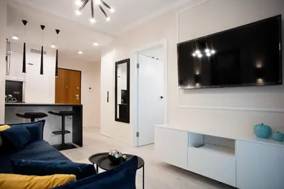Telewizja i/lub zestaw kina domowego w obiekcie Sienna 65 - taras na dachu z panoramą 360 na Warszawę -roof terrace with a beautiful view - Prywatny balkon - private balcony - Better Rental