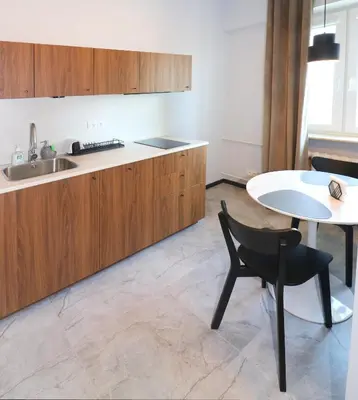 Kuchnia lub aneks kuchenny w obiekcie Falcon Apartment 5 Metro SGH
