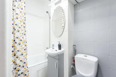 Łazienka w obiekcie Cinnamon Apartment Metro Swietokrzyska