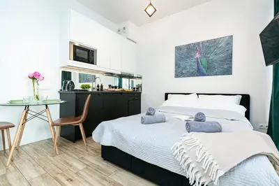 Łóżko lub łóżka w pokoju w obiekcie Chłodna 22a - Duży taras - large terrace - Bezpłatny parking - free parking - Better Rental