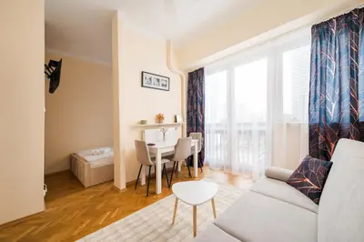 Część wypoczynkowa w obiekcie Rondo ONZ Standard Studio by BookingHost